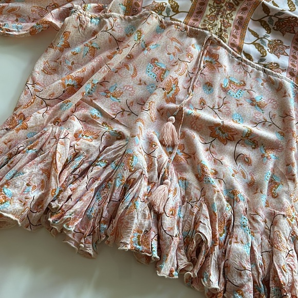 Aakaa Cream and Gold Dress Blouse - Picture 9 of 16